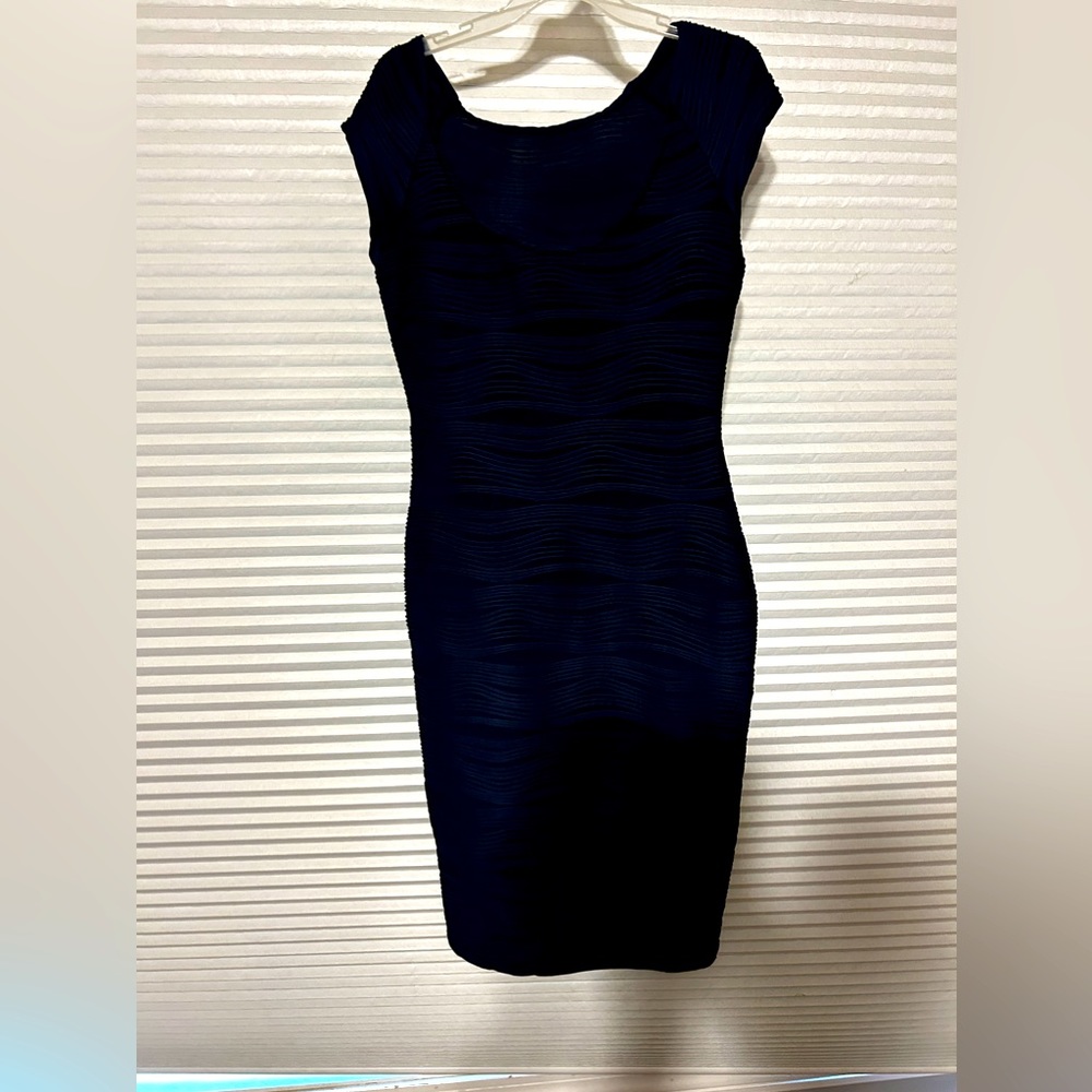 EUC Navy Blue Textured Body-con Cap Sleeve Dress Large